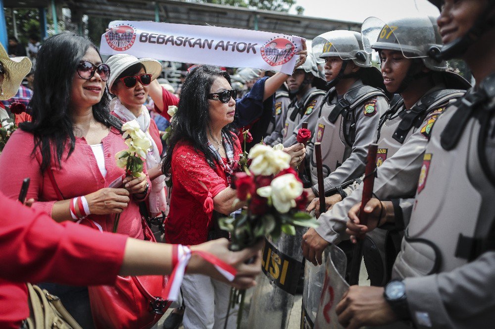 Jakarta Valisi Ahok, İslam Dinine Hakaretten İki Yıl Hapse Mahkum Oldu