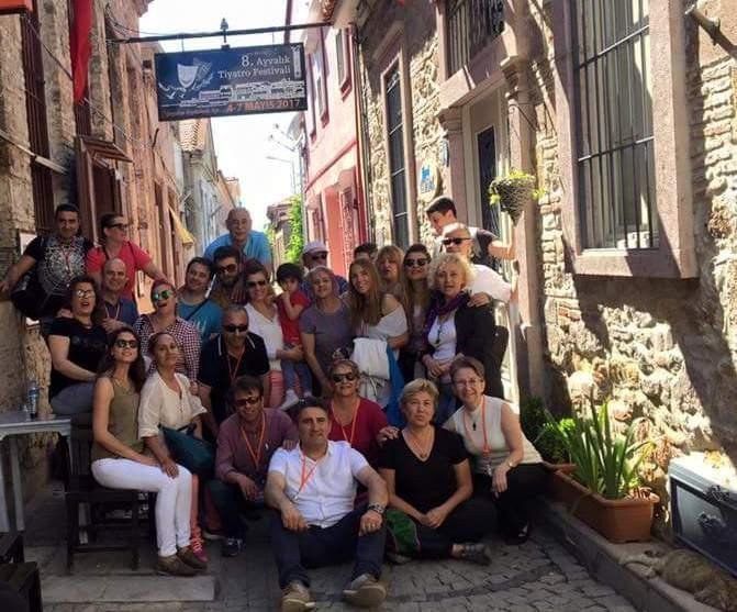 Kuşadası Belediye Tiyatrosu’na Ayvalık’ta Yoğun İlgi