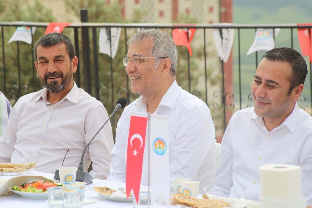 Başkan Tarhan, Halk Gününde Bozön Sakinleriyle Buluştu