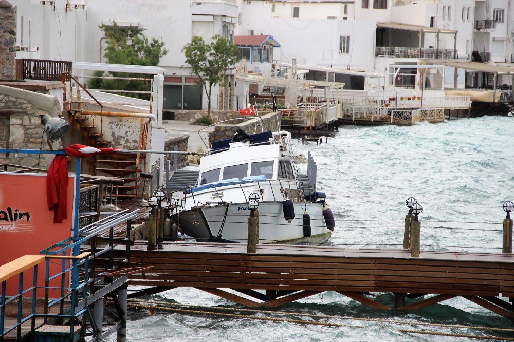 Bodrum’da Fırtına Hayatı Olumsuz Etkiledi