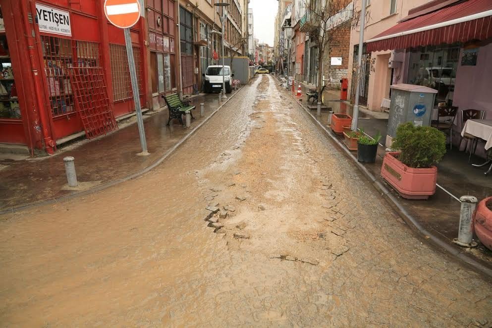 Yapımı Tamamlanan Yolların Yeniden Kazılmasına Tepki