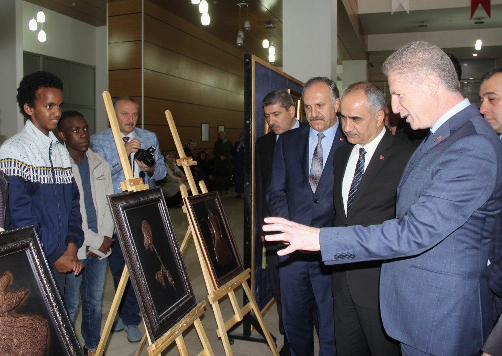 Sivas’ta Halk Eğitim Merkezi Kursiyerleri Sergi Açtı