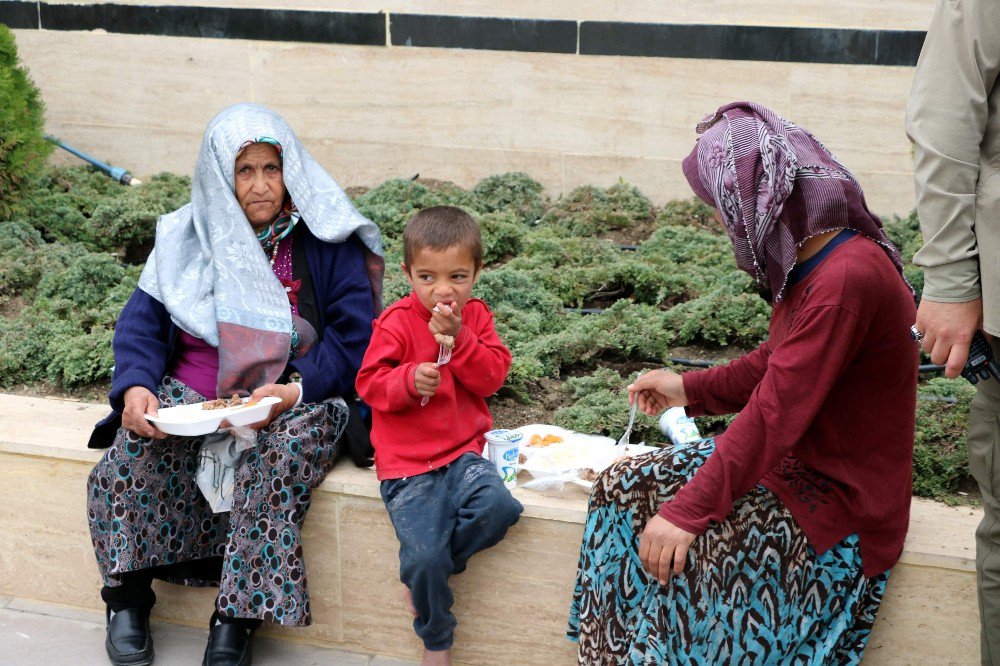 Yozgat’ta Vatandaşlara Vakıf Yemeği Dağıtıldı