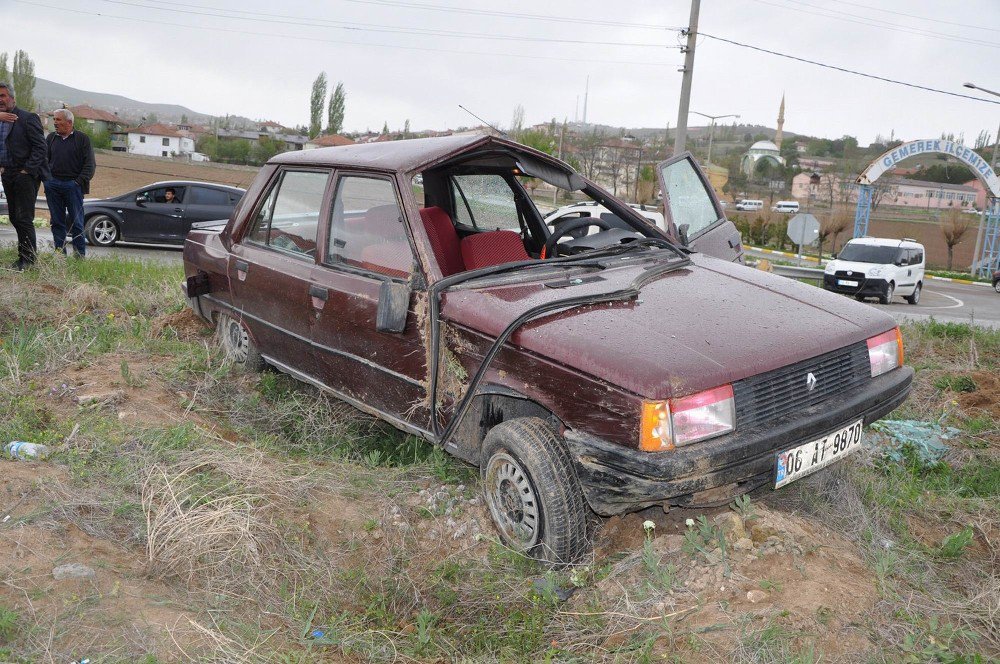 Sivas’ta Trafik Kazası: 2 Yaralı