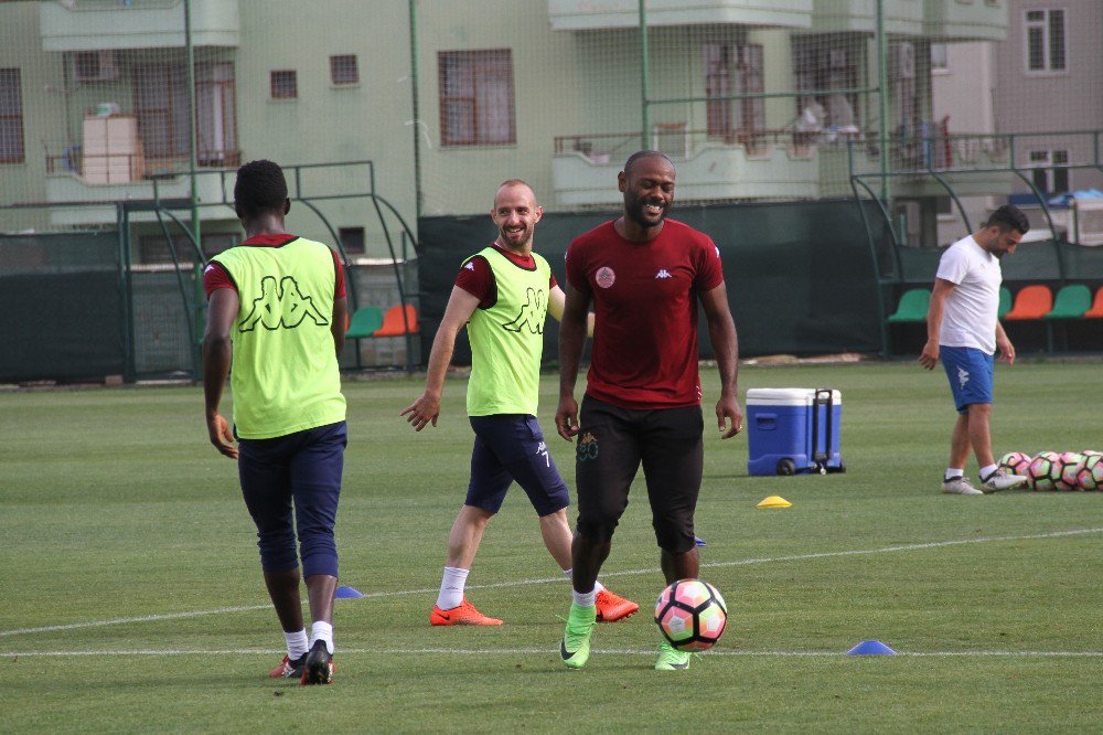 Vagner Love’dan Takım Arkadaşlarına Teşekkür