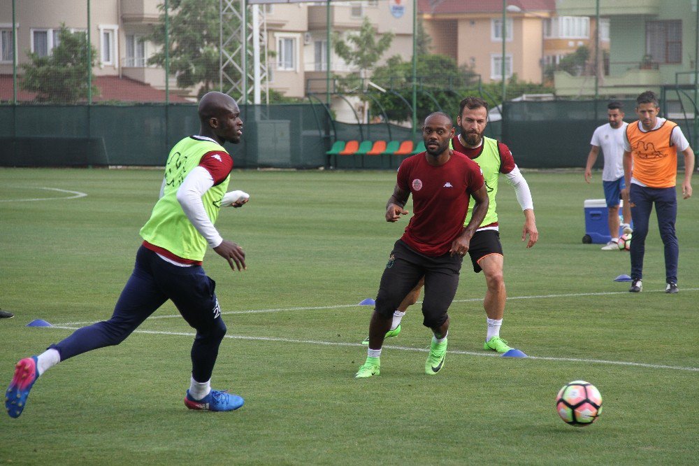 Vagner Love’dan Takım Arkadaşlarına Teşekkür