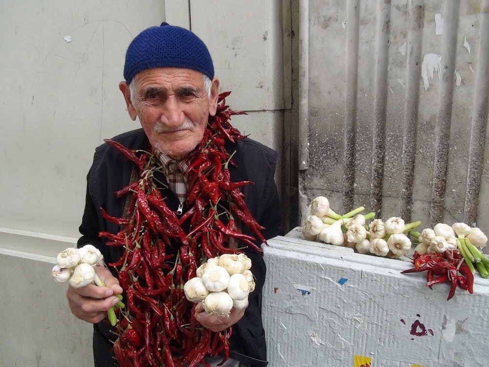 Bir Yanda Alın Teri Diğer Yanda Duygu Sömürüsü