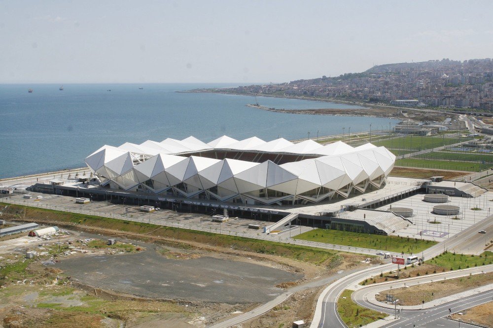 Trabzonspor Medical Park Arena Stadı’nın Akıllı Çatısı Rüzgara Dayanamadı