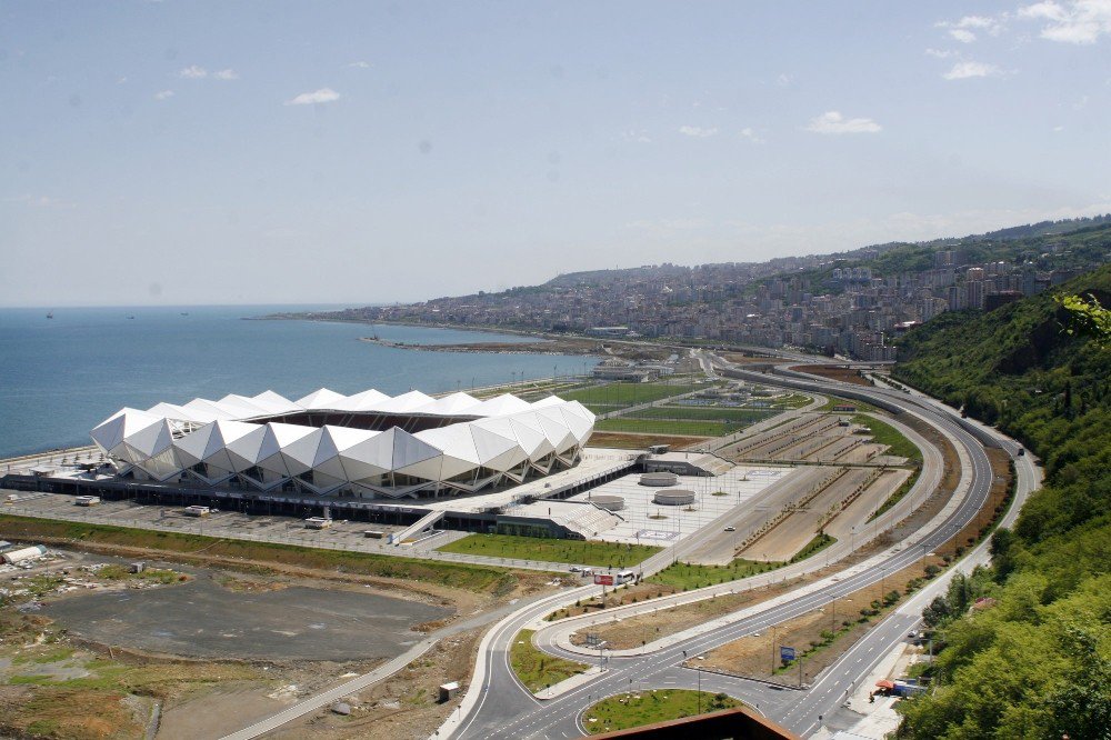 Trabzonspor Medical Park Arena Stadı’nın Akıllı Çatısı Rüzgara Dayanamadı