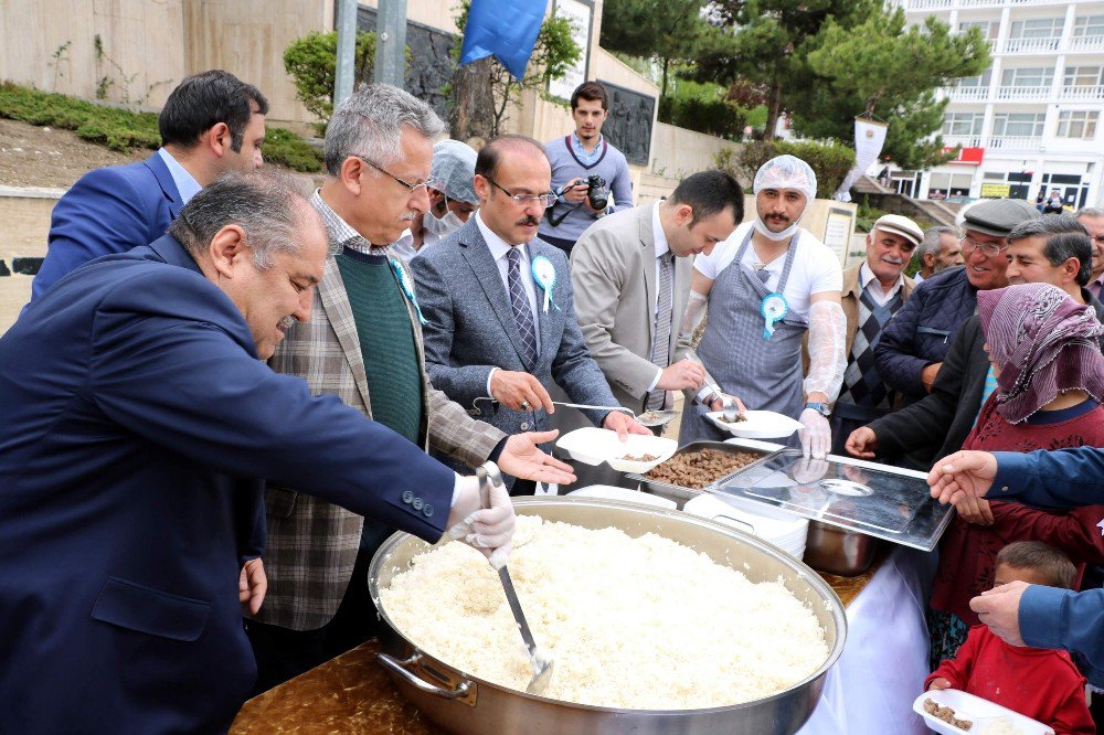 Yozgat’ta Vatandaşlara Vakıf Yemeği Dağıtıldı