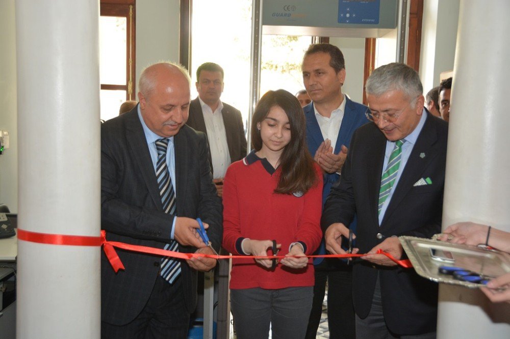 Genç Yeteneklerin Eserleri Süleymanpaşa Belediyesi Tarihi Binada Sergilendi