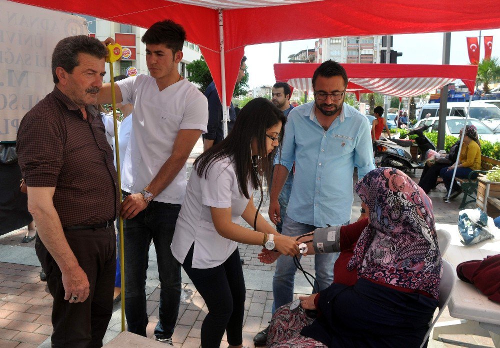 Üniversiteliler Nazilli’de Sağlık Taraması Yaptı