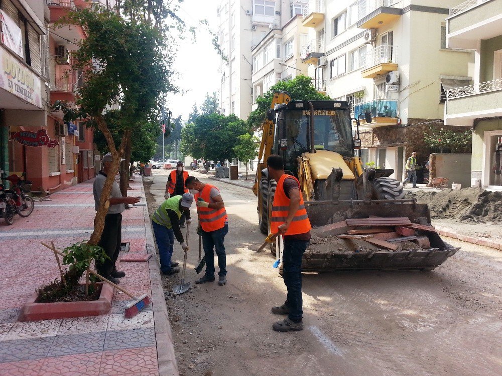 Akdeniz’de Asfalt Çalışmaları Sürüyor