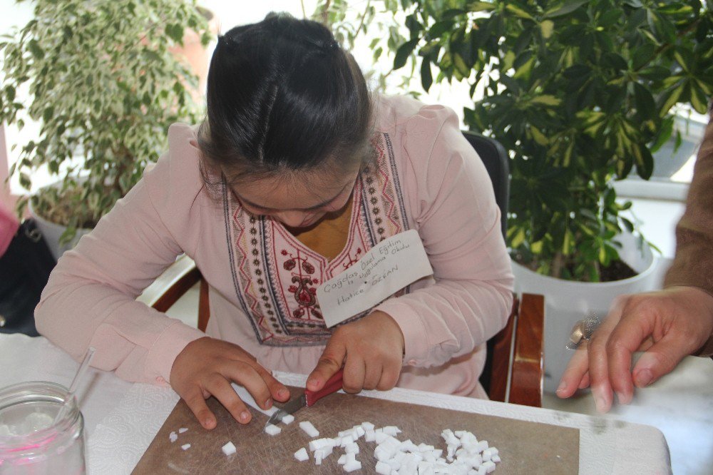 Ankara’da "Sanata Engel Yok” Sergisi Açıldı