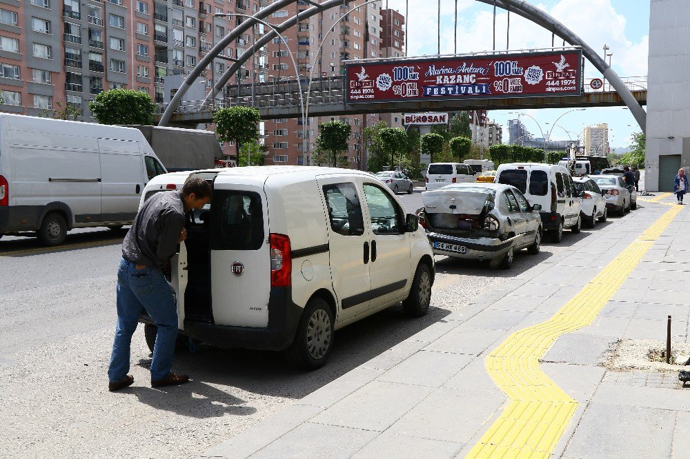 Başkent’te 6 Araç Birbirine Girdi