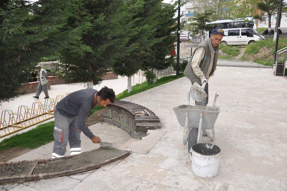 Develi Cumhuriyet Meydanında Revizyon Çalışması