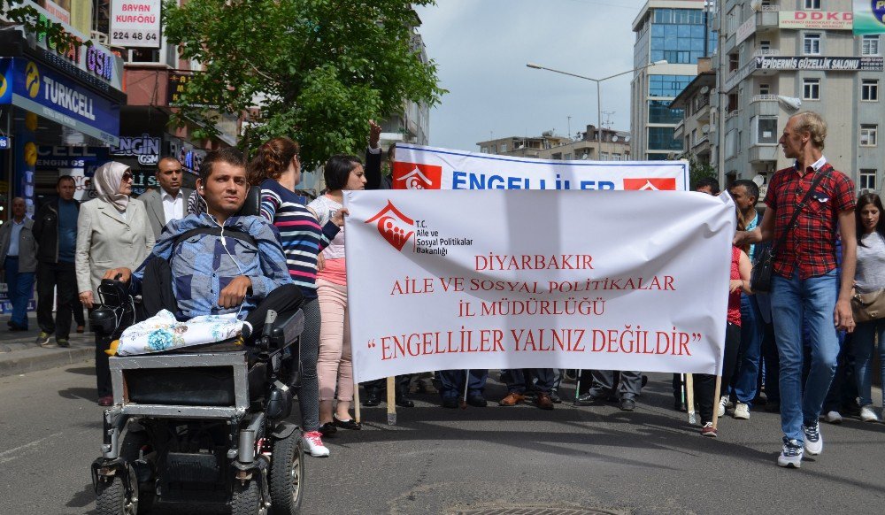 Diyarbakır’da Engelliler Haftası Yürüyüşü