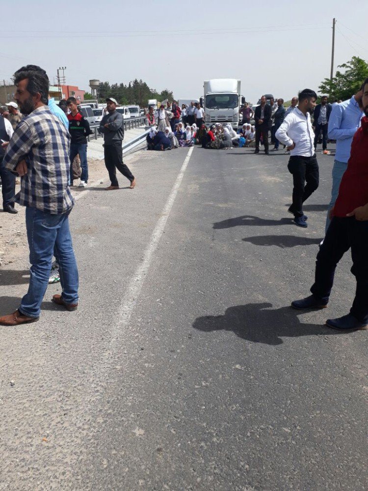 Kamyonun Çarptığı Çocuk Hayatını Kaybetti, Köylüler Yolu Trafiğe Kapattı