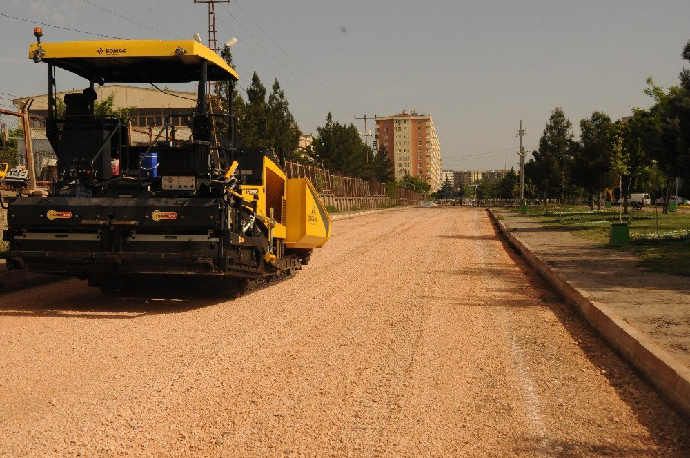 Kayapınar’da Asfalt Atağı Sürüyor