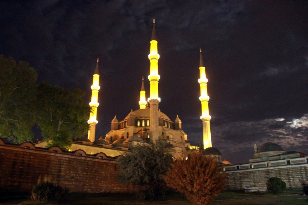 Selimiye Cami’nde Berat Kandili Coşkusu