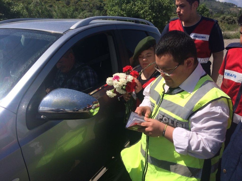 Söke’de Engellilerden Sürücülere Trafik Uygulaması