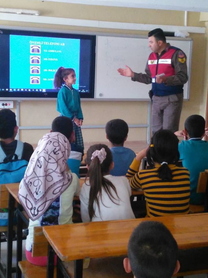 Jandarmadan Öğrencilere Trafik Eğitimi