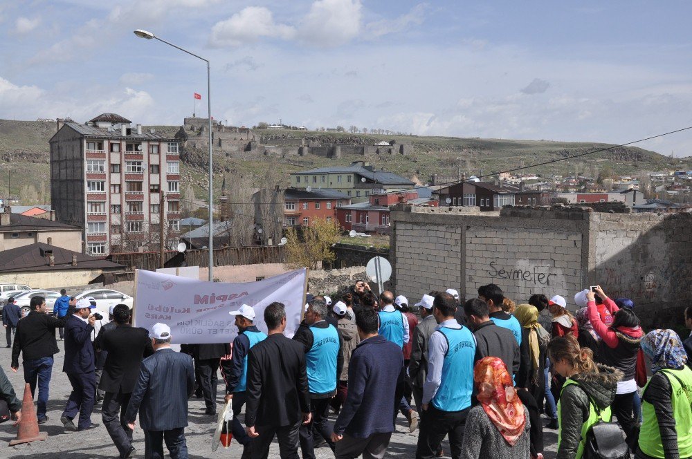 Kars’ta Sağlıklı Yaşam Yürüyüşü Yapıldı