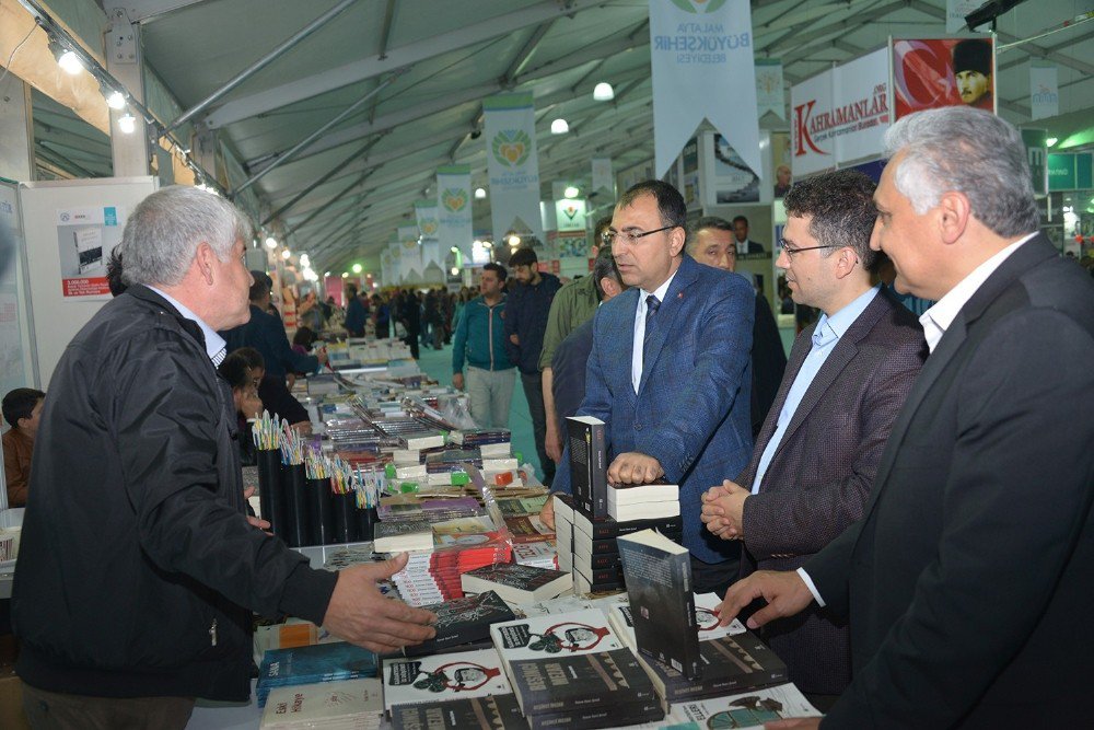 6. Malatya Anadolu Kitap Ve Kültür Fuarı Devam Ediyor