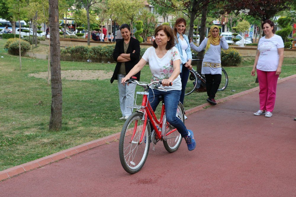 Kadınlar Trafik Sorununu Bisikletle Aşacak