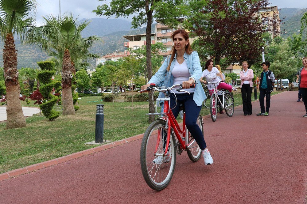 Kadınlar Trafik Sorununu Bisikletle Aşacak