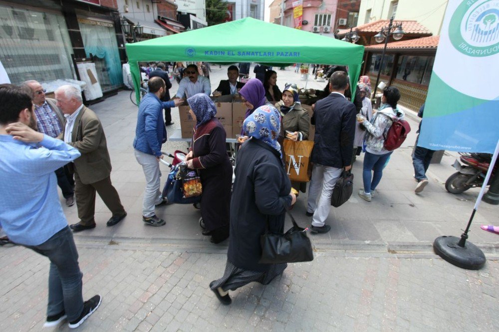 Odunpazarı Belediyesi Kandil Simidi Dağıttı