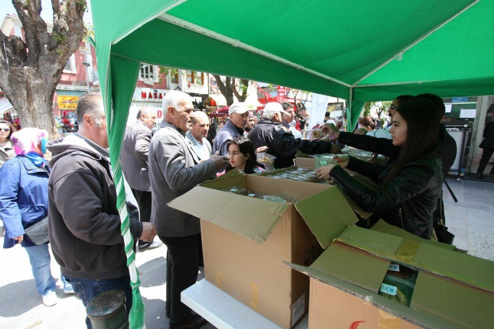 Odunpazarı Belediyesi Kandil Simidi Dağıttı