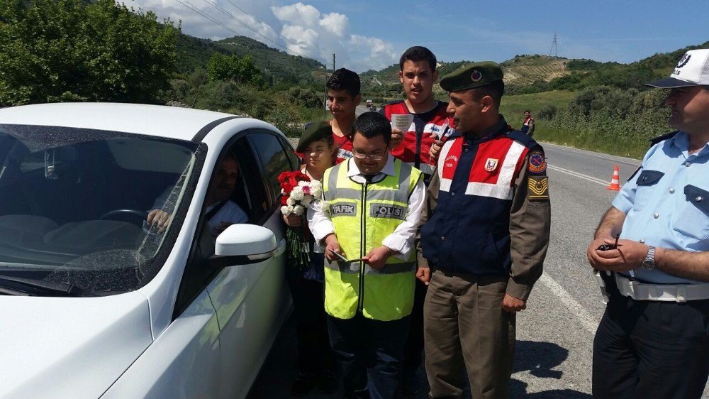 Söke’de Engellilerden Sürücülere Trafik Uygulaması