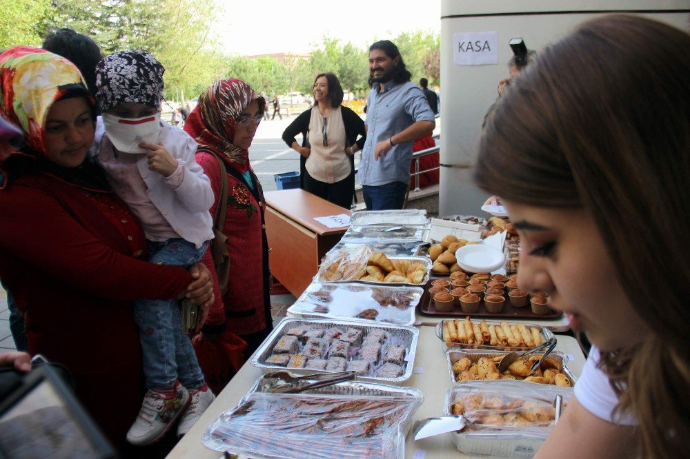 Refakatçi Annelerden Maddi Durumu İyi Olmayan Hastalar İçin Kermes