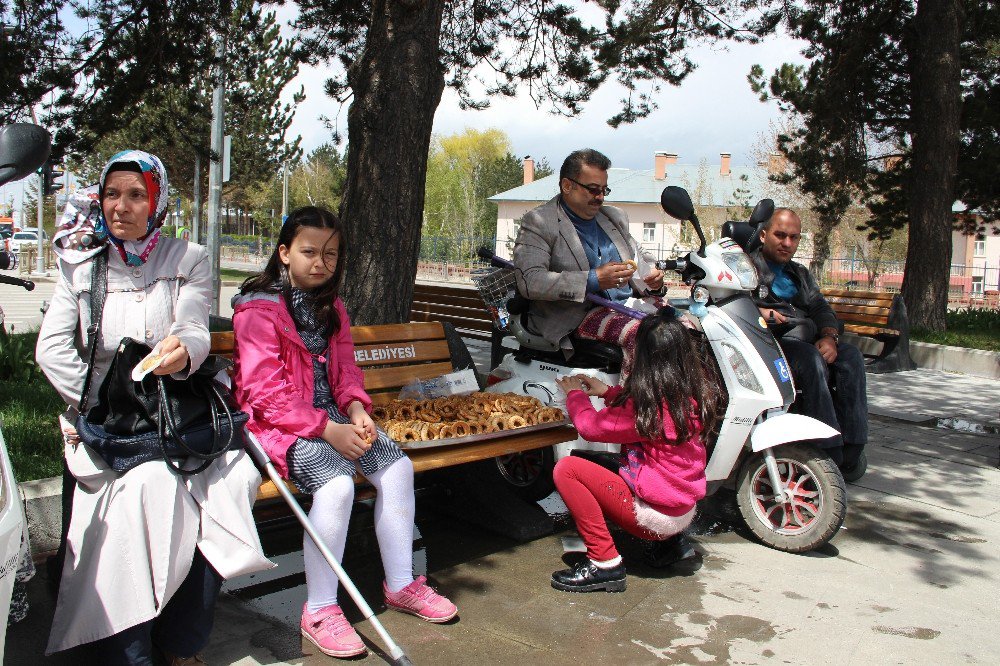 Engellilerden Vatandaşlara Kandil Simidi