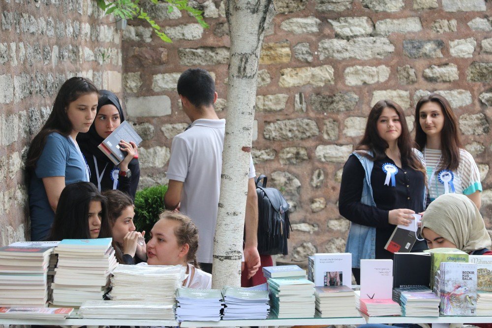 Eyüp’ten Genç Edebiyatçılara Ödül