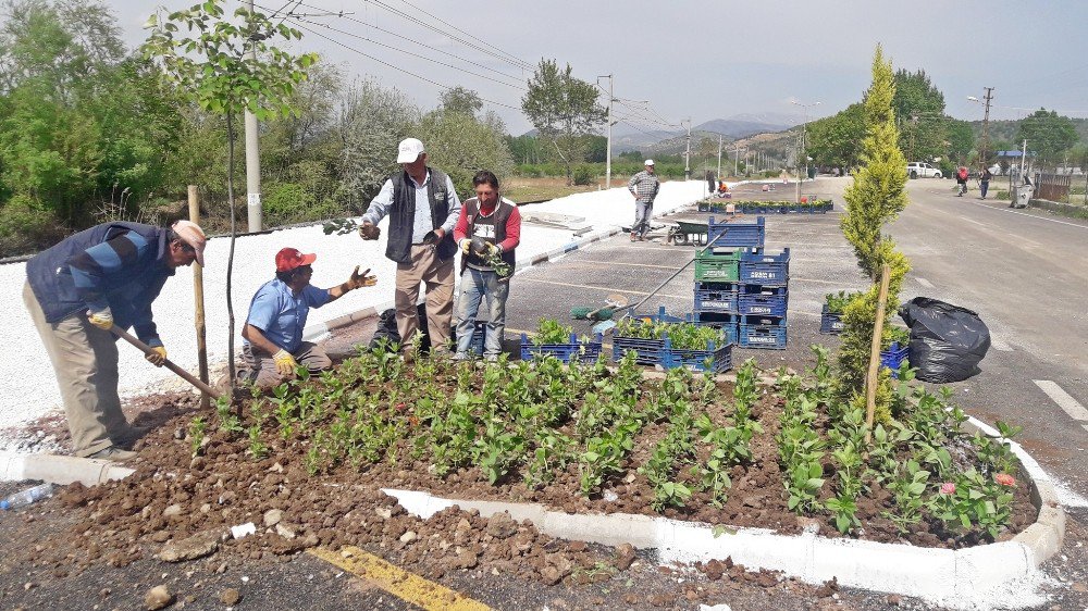 Gölbaşı İlçesinde Peyzaj Çalışmaları Devam Ediyor