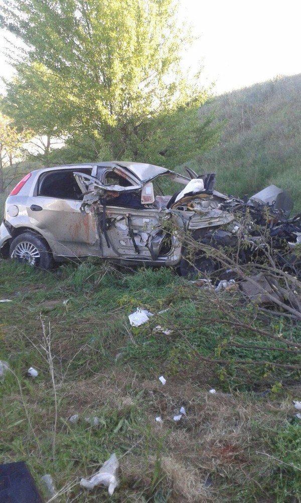 Afyonkarahisar’da Trafik Kazası: 3 Ölü, 2 Yaralı