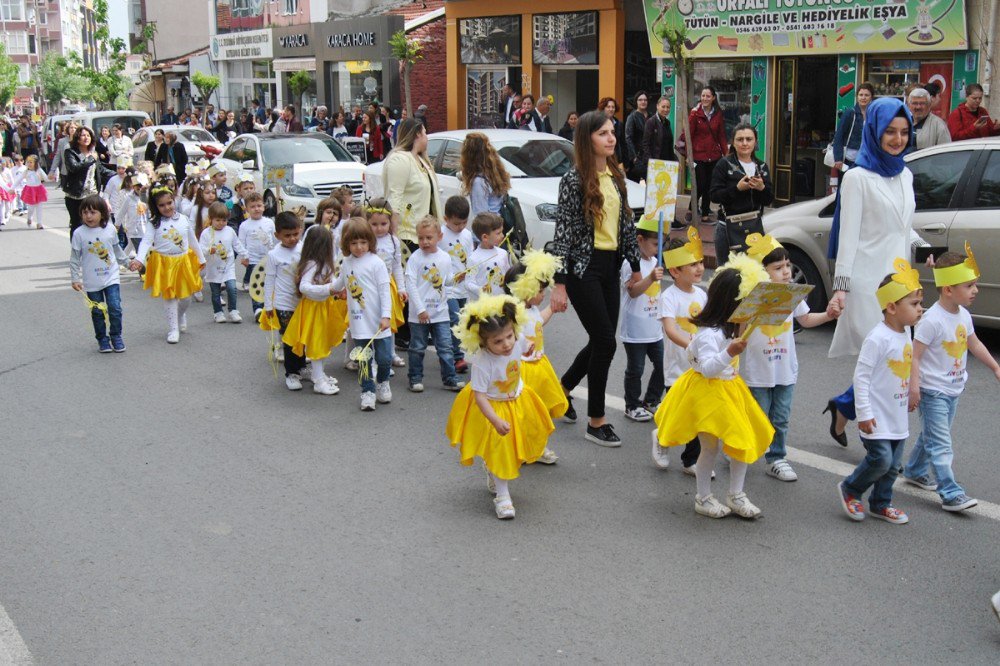 Hayrabolu’da Okul Öncesi Eğitim Şenliği Yürüyüşü