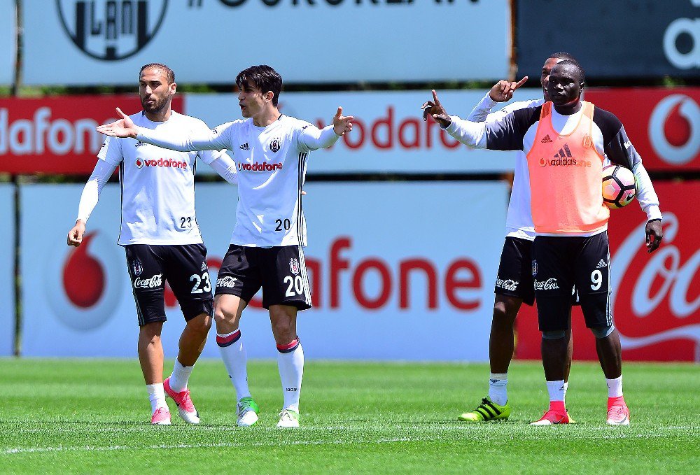 Aboubakar Arkadaşlarını Güldürdü