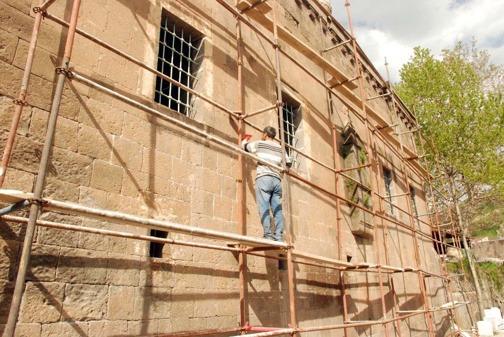 Bitlis’teki Vakıf Eserleri Büyük Bir Titizlilikle Onarılıyor