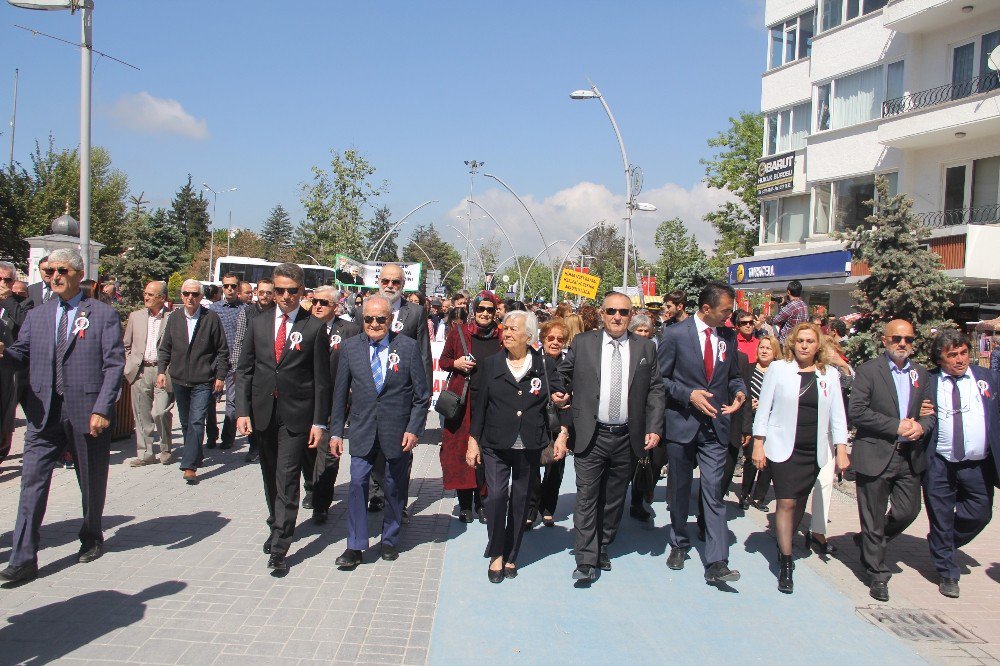 Yüzlerce Kişi Hayırsever İşadamı, İzzet Baysal İçin Yürüdü