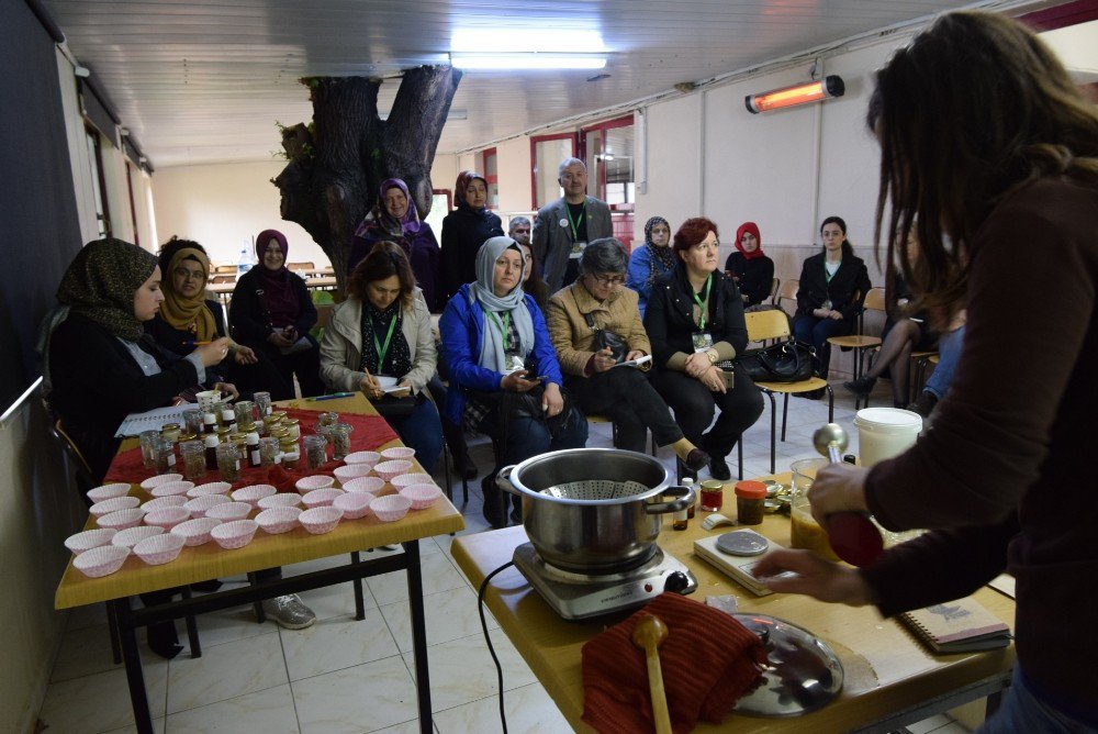 Düzce Üniversitesi’nden Uygulamalı Şifalı Ürünler Atölye Çalışmaları