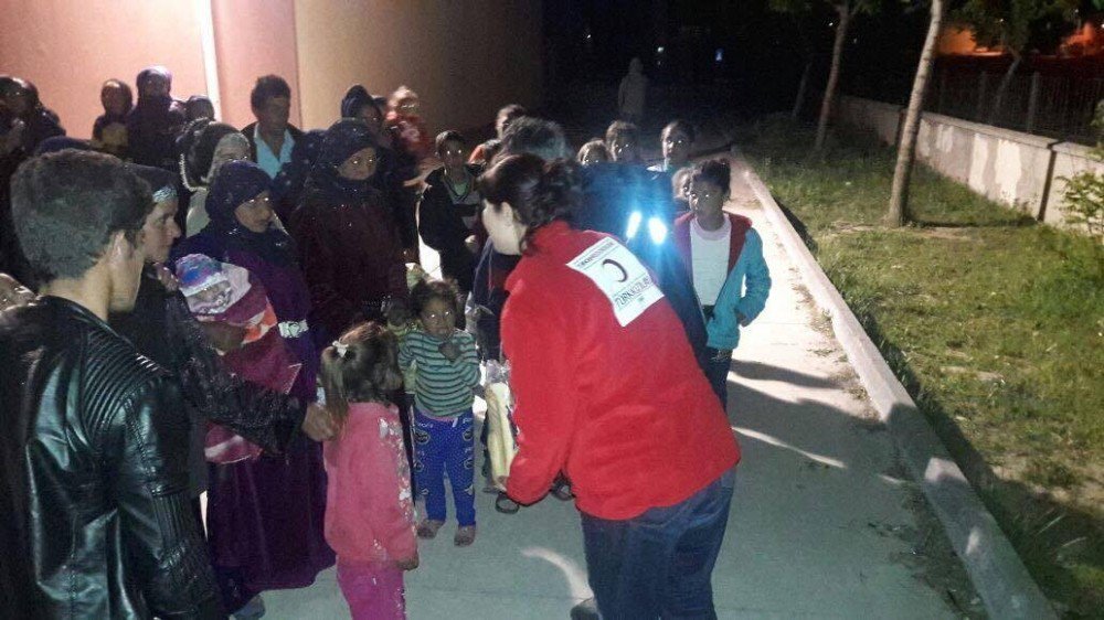 Fırtına Mağduru Mevsimlik İşçilere Kızılay’dan Kumanya Yardımı