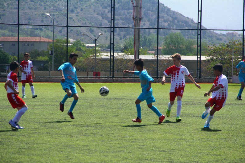 Okul Sporları Futbol Yarı Final Müsabakaları Başladı