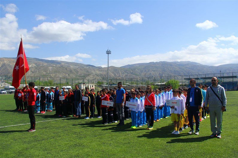 Okul Sporları Futbol Yarı Final Müsabakaları Başladı