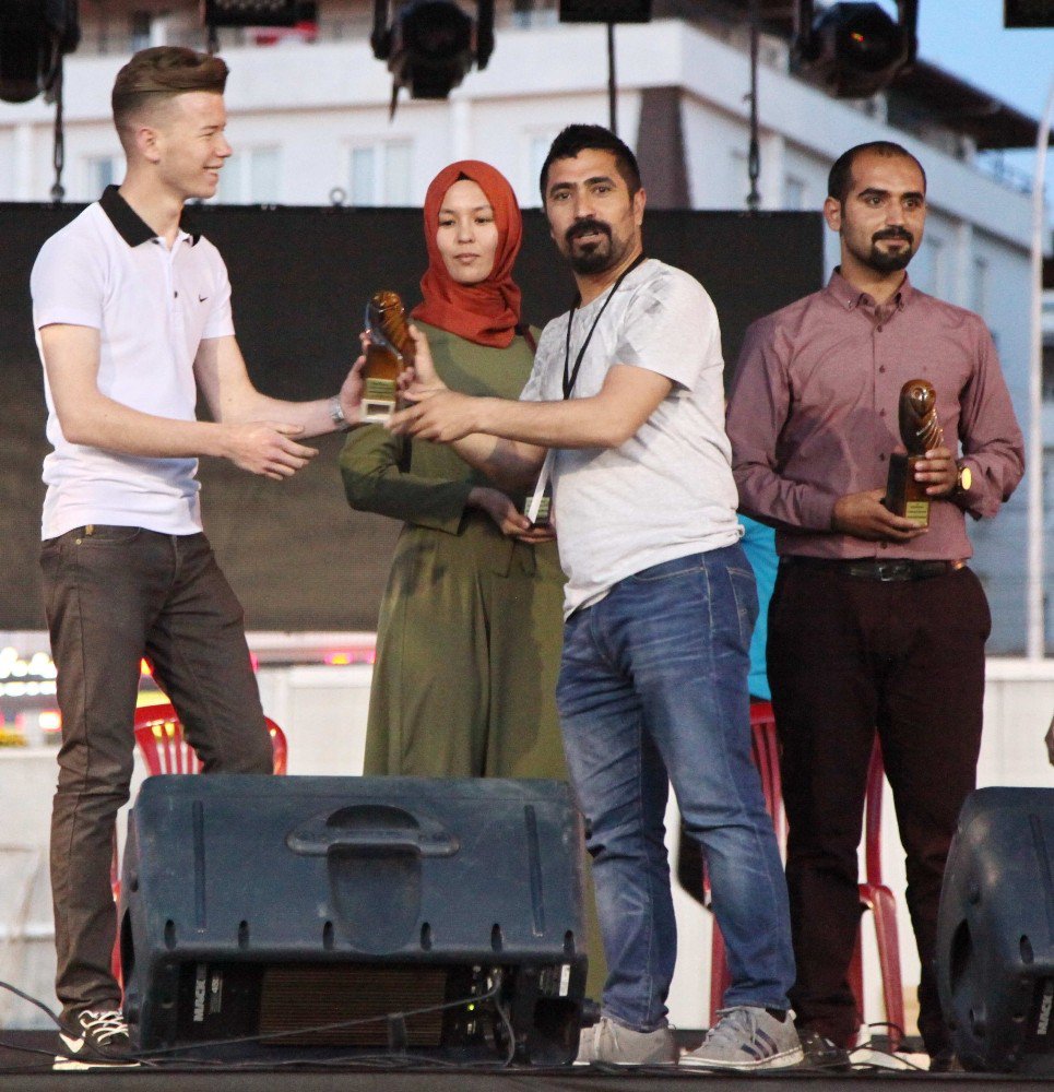 Gaün’de Resim Ve Fotoğraf Yarışması Ödülleri Verildi