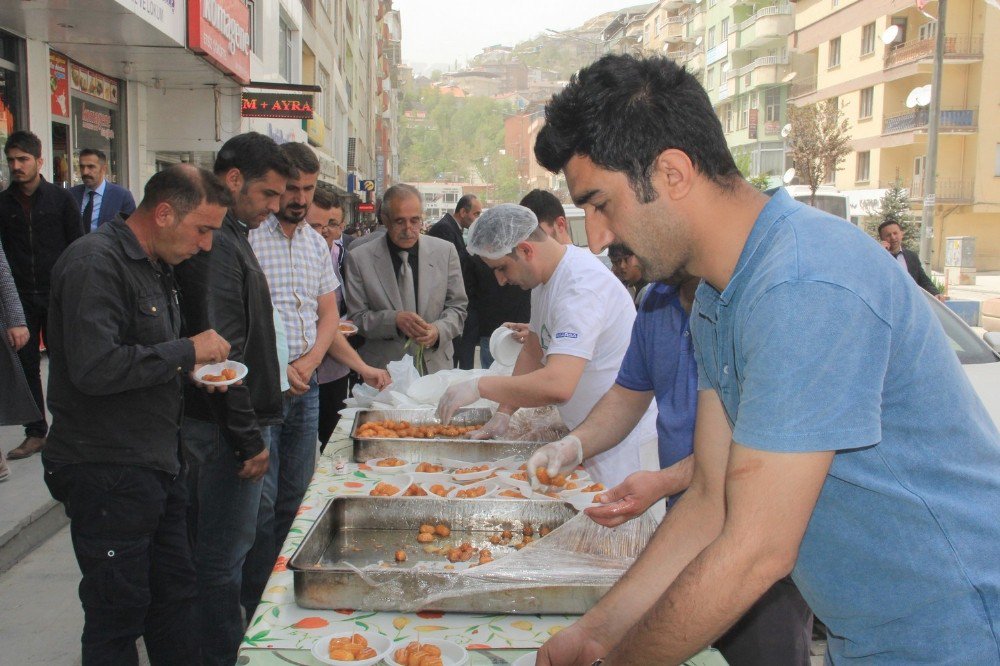 Hakkari’de 150 Kilo Tulumba Tatlısı Dağıtıldı