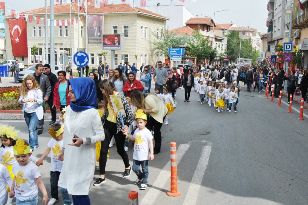 Hayrabolu’da Okul Öncesi Eğitim Şenliği Yürüyüşü