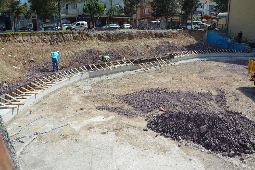 Arslanbey’de Amfi Tiyatro Alanı İçin Çalışma Başlatıldı